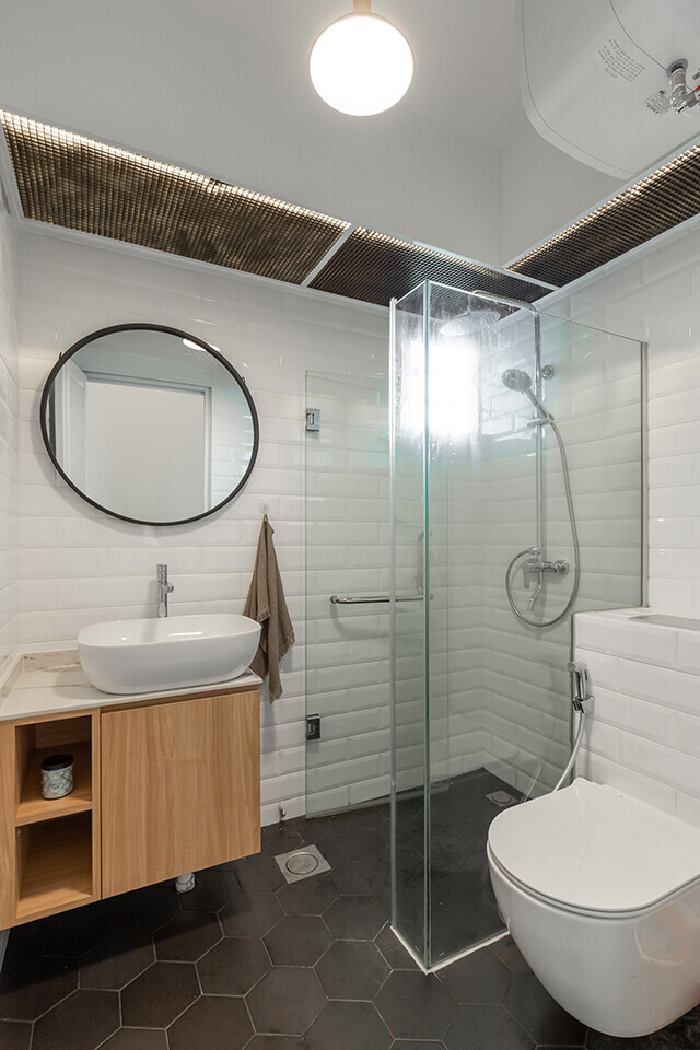 Blank Interior - Modern / Contemporary - Common Bathroom - Resale HDB - $27,000