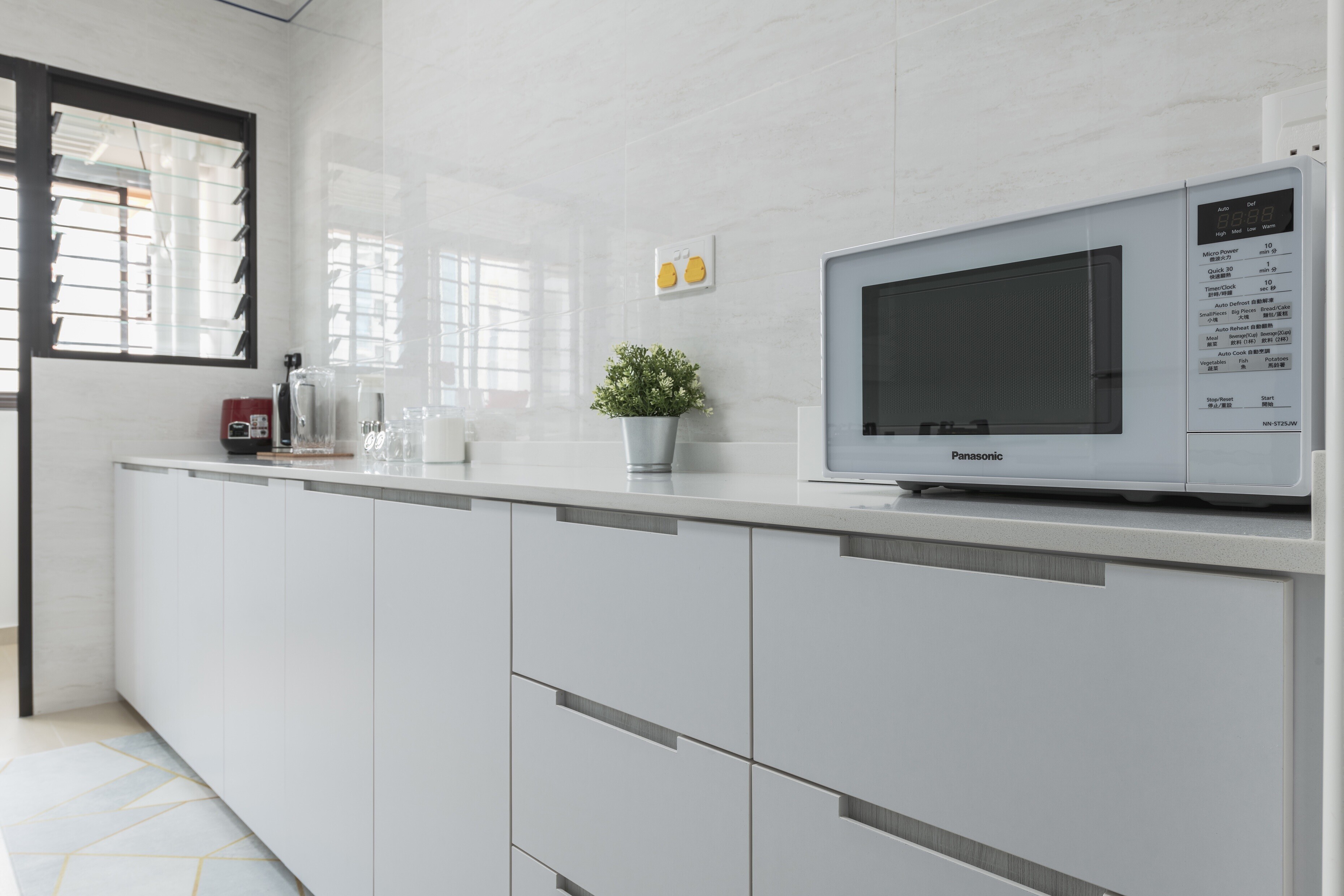 Leppek Construction - Luxury / Glamorous - Kitchen - New HDB - $40,000