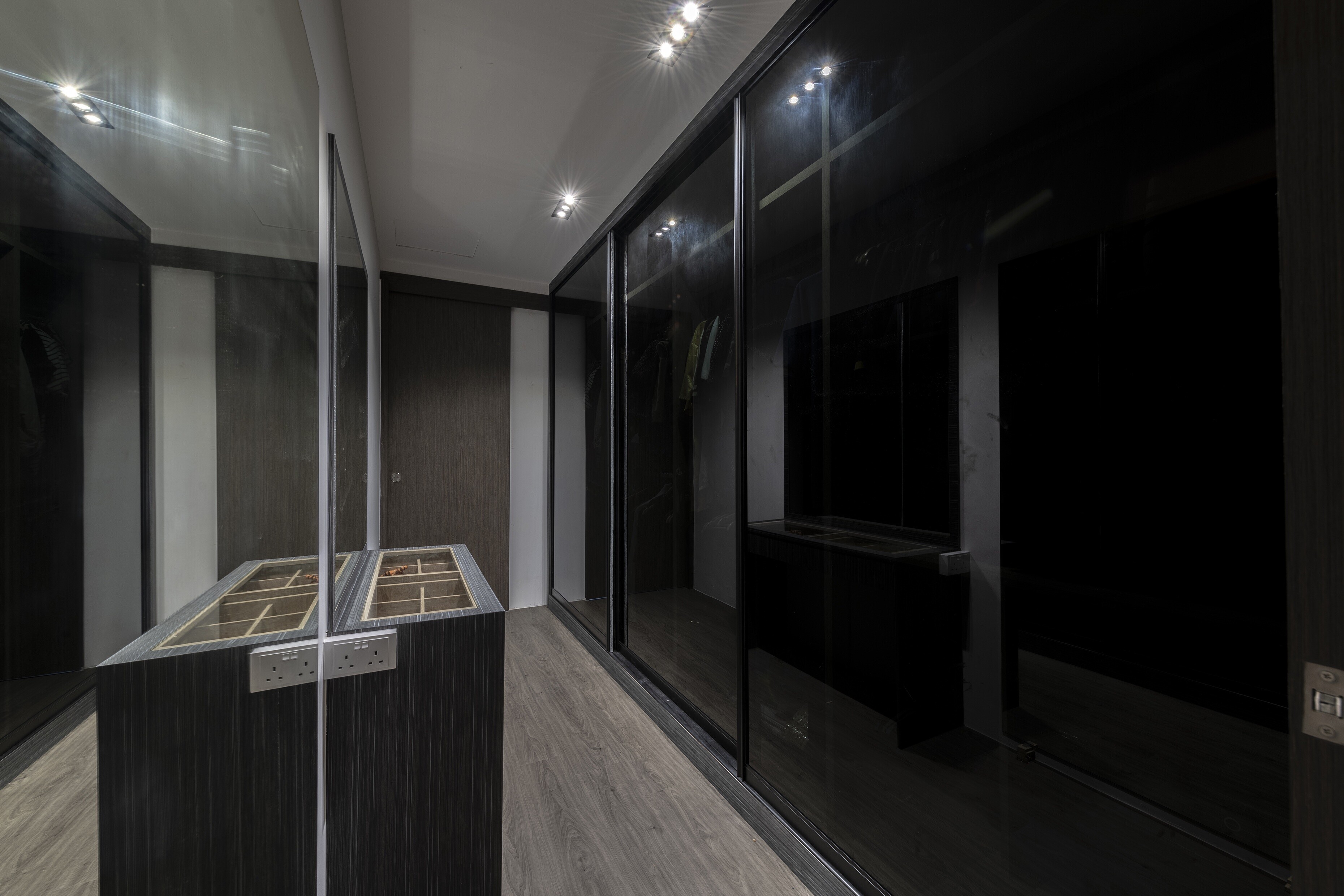 Ideal Haus - Luxury / Glamorous - Walk In Wardrobe - Resale Landed - $300,000