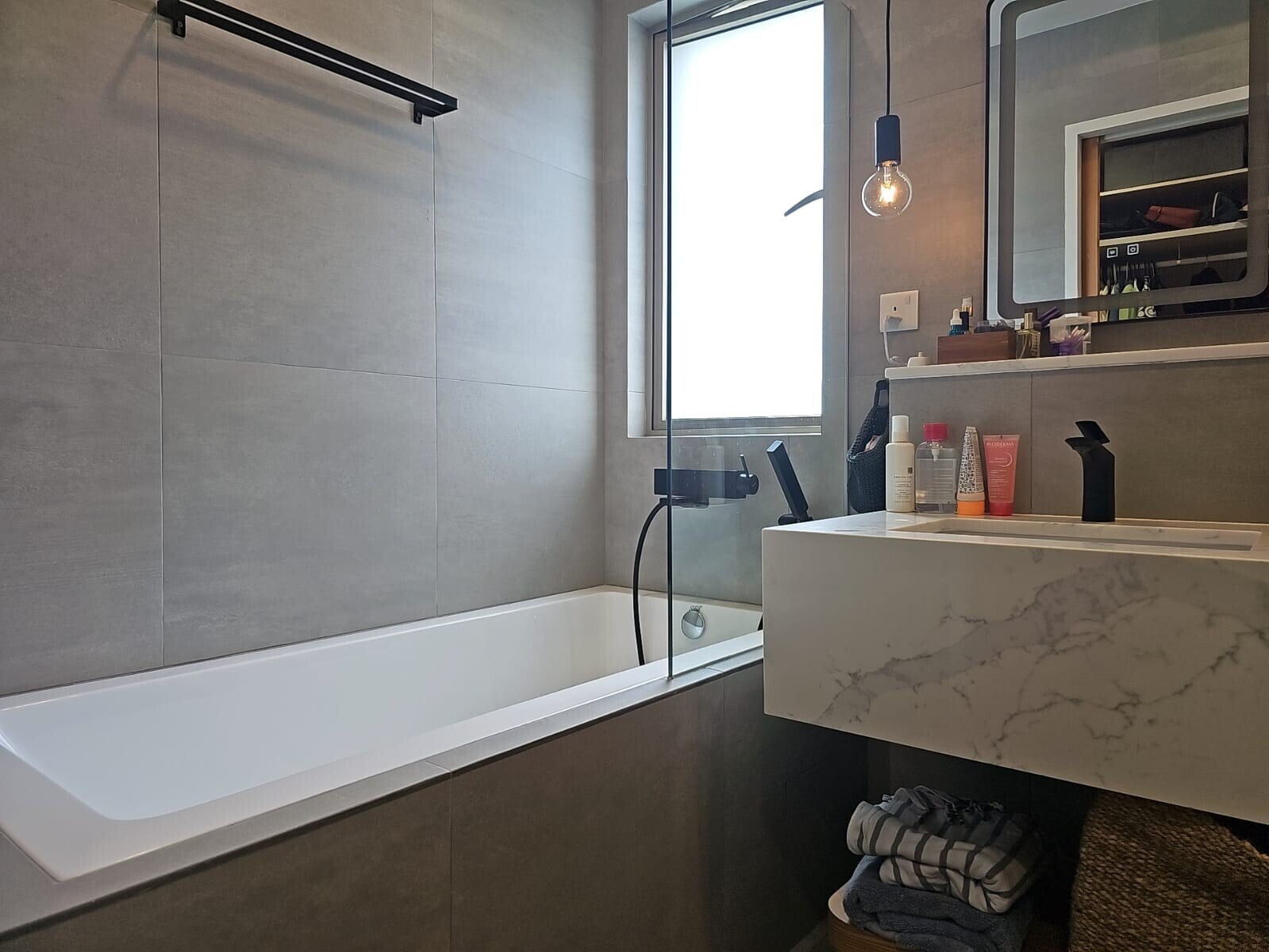 Groove Interior - Modern / Contemporary - Master Bathroom - Resale Condo - $100,000