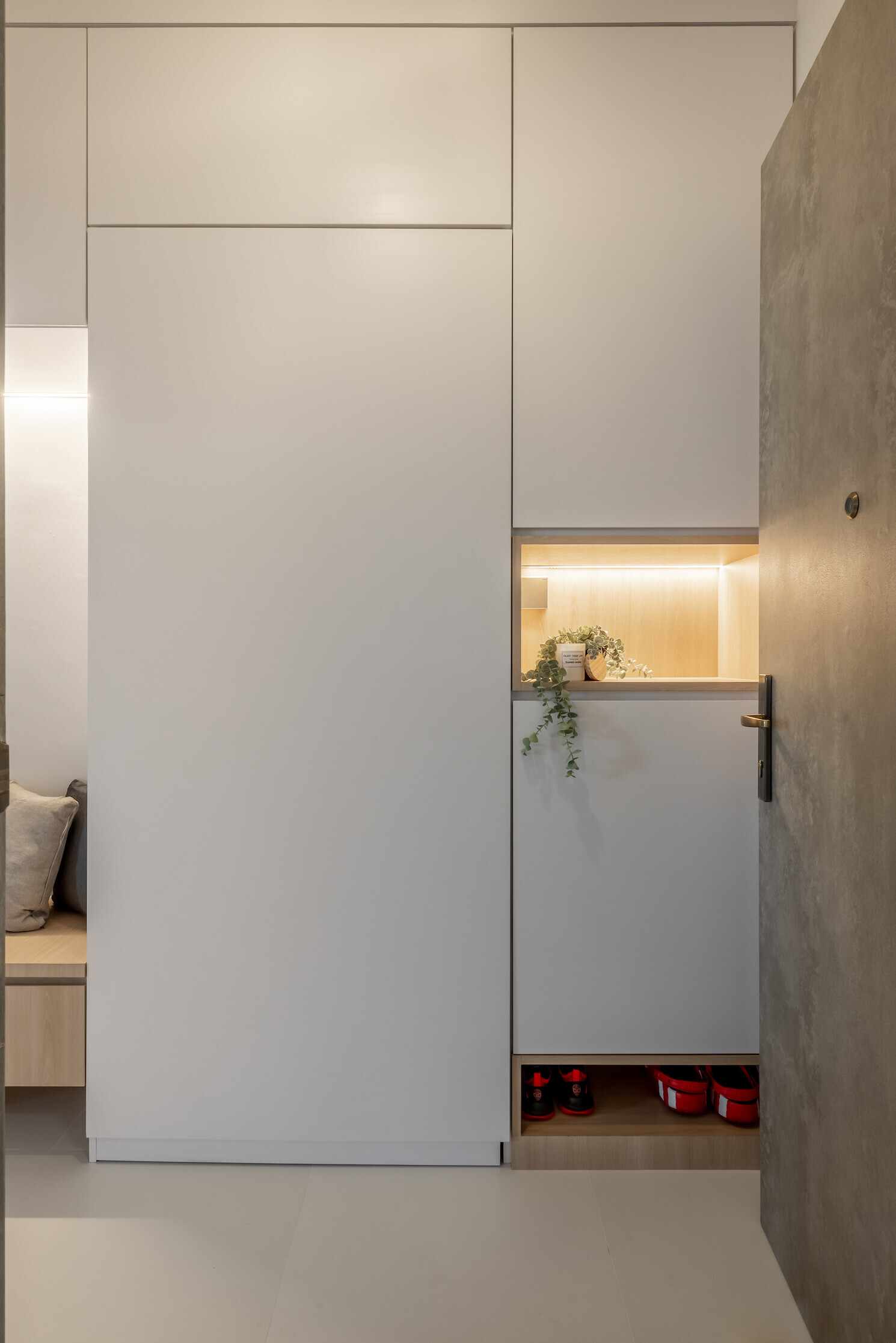 Ocean Enterprise Holdings  - Minimalistic / Scandinavian - Entrance foyer - New HDB - $80,000