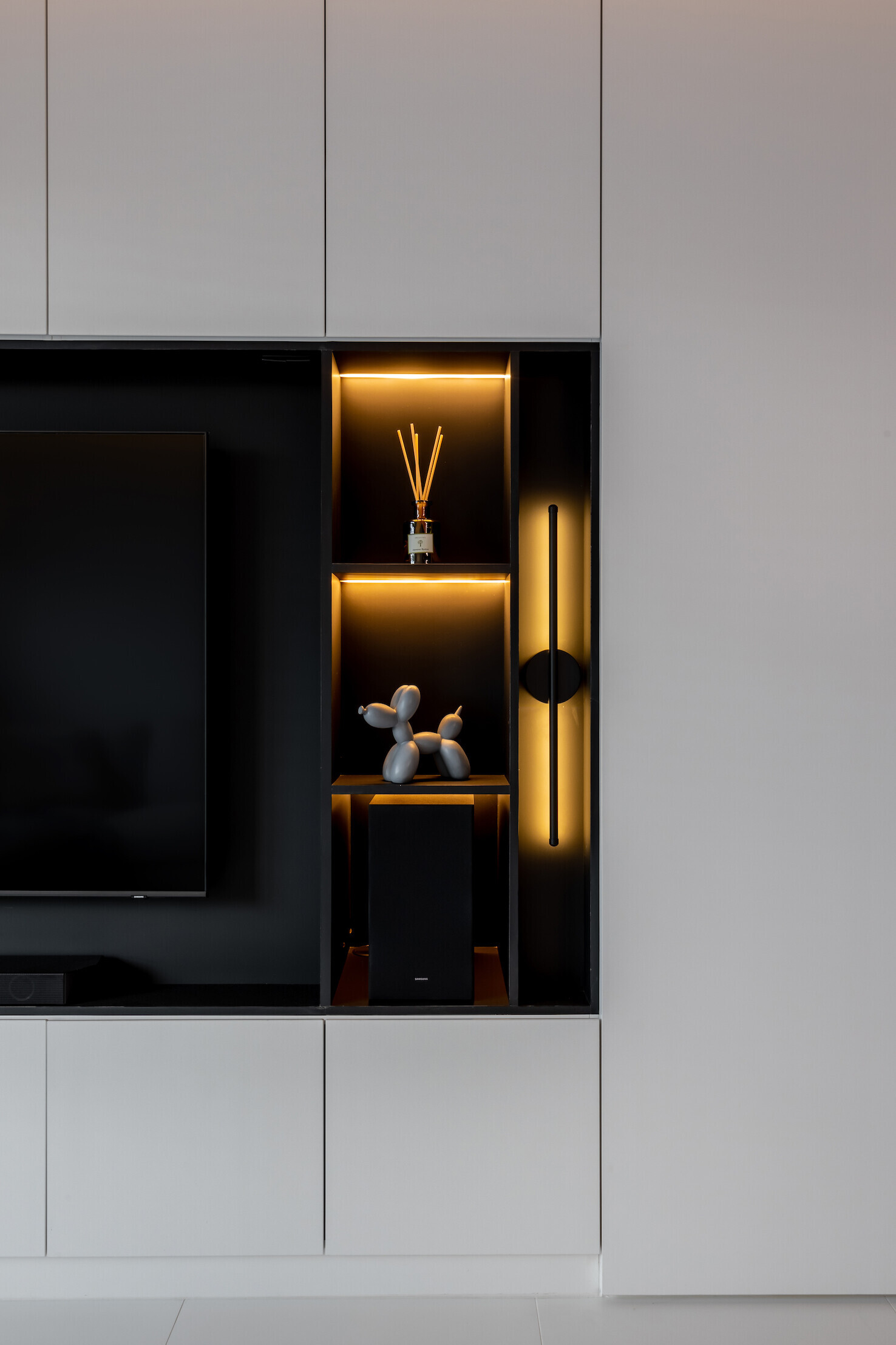 Triz Arte - Black & White - living - New HDB - $100,000