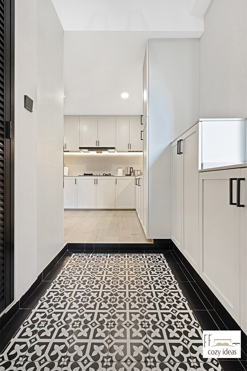 Unizign - Modern / Contemporary - Yard - Resale Condo - $90,700