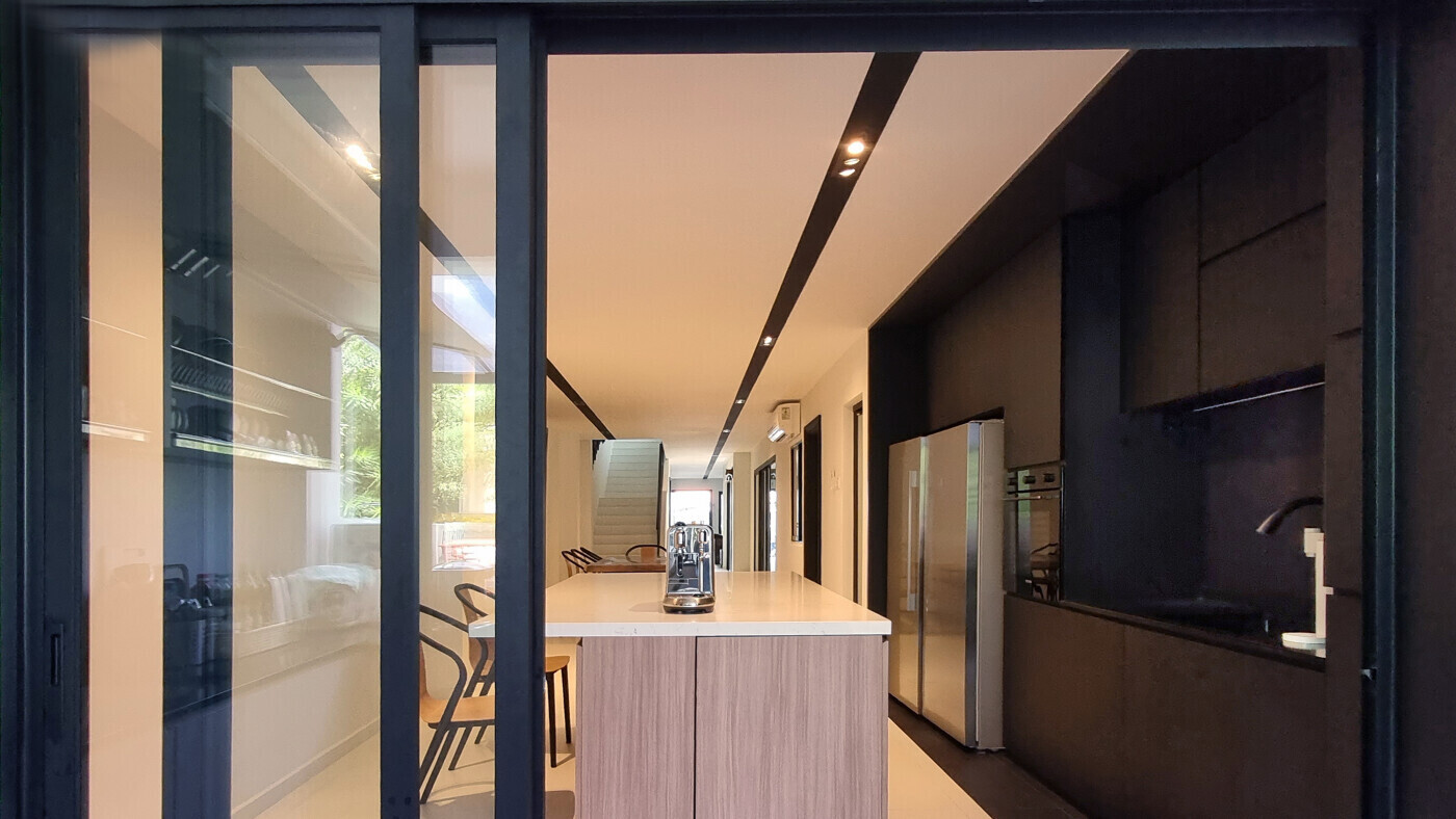 Triz Arte - Black & White - kitchen - Resale Landed - $450,000